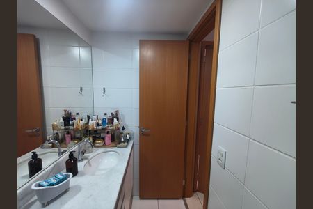 Apartamento à venda com 77m², 3 quartos e 1 vagaBanheiro Suite 2