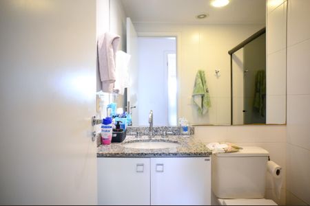 Apartamento à venda com 69m², 2 quartos e 1 vaga Apartamento à venda com 69m², 2 quartos e 1 vagaBanheiro