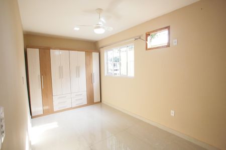 Quarto 1 de casa para alugar com 2 quartos, 100m² em Pechincha, Rio de Janeiro