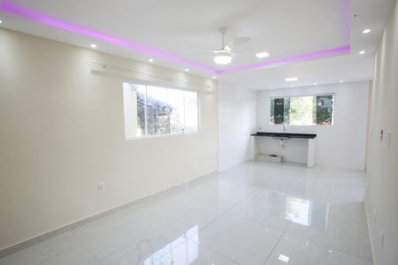 Sala de casa para alugar com 2 quartos, 100m² em Pechincha, Rio de Janeiro