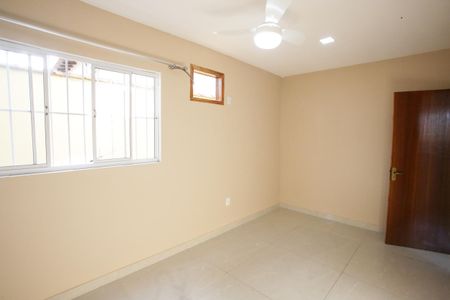 Quarto 1 de casa para alugar com 2 quartos, 100m² em Pechincha, Rio de Janeiro