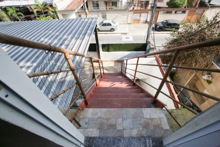 Casa para alugar com 100m², 2 quartos e 1 vagaEscada