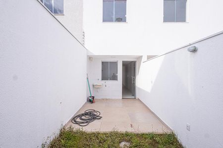 Casa de condomínio à venda com 130m², 2 quartos e 2 vagas Casa de condomínio à venda com 130m², 2 quartos e 2 vagasquintal / area de serviço