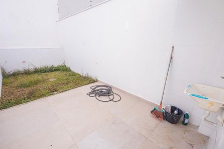 Casa de condomínio à venda com 130m², 2 quartos e 2 vagas Casa de condomínio à venda com 130m², 2 quartos e 2 vagasquintal / area de serviço