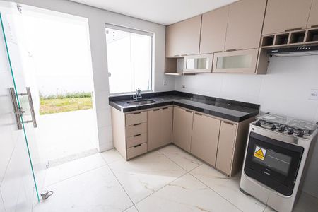 Casa de condomínio à venda com 130m², 2 quartos e 2 vagas Casa de condomínio à venda com 130m², 2 quartos e 2 vagascozinha