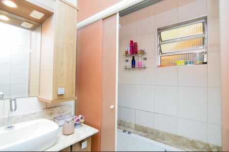 Casa à venda com 125m², 2 quartos e 2 vagasBanheiro da Suíte