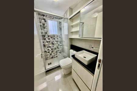 Banheiro de apartamento para alugar com 1 quarto, 35m² em Santa Maria Goretti, Porto Alegre