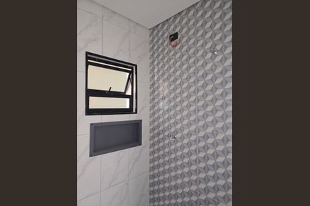 Banheiro Social de kitnet/studio para alugar com 1 quarto, 24m² em Jardim Presidente Dutra, Guarulhos