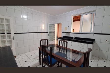 Casa para alugar com 100m², 3 quartos e 2 vagasCozinha 