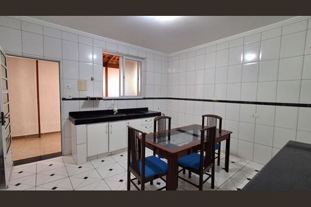 Casa para alugar com 100m², 3 quartos e 2 vagasCozinha 