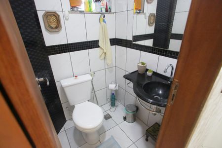 Casa de condomínio para alugar com 180m², 2 quartos e 2 vagasLavabo