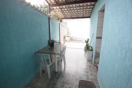 Casa de condomínio para alugar com 180m², 2 quartos e 2 vagasCorredor Lateral