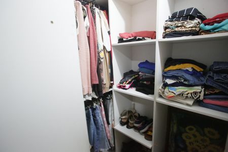 Casa de condomínio para alugar com 180m², 2 quartos e 2 vagasCloset da Suíte