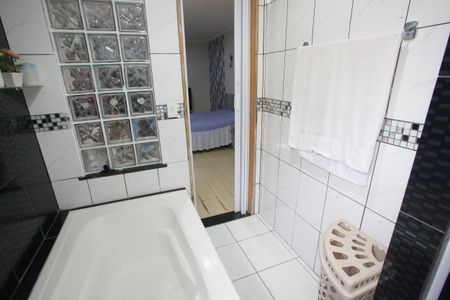 Casa de condomínio para alugar com 180m², 2 quartos e 2 vagasBanheiro da Suíte