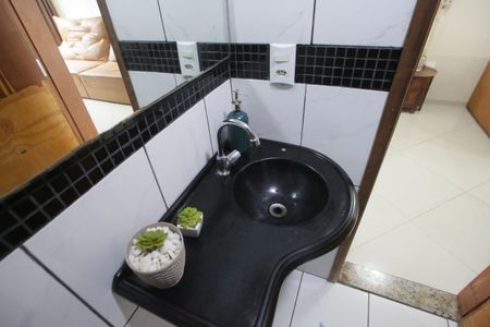 Casa de condomínio para alugar com 180m², 2 quartos e 2 vagasLavabo
