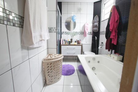 Casa de condomínio para alugar com 180m², 2 quartos e 2 vagasBanheiro da Suíte