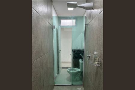 Banheiro 1 de apartamento para alugar com 2 quartos, 65m² em São João, Porto Alegre