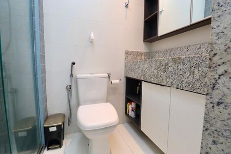 Banheiro de kitnet/studio para alugar com 1 quarto, 22m² em Stella Maris, Salvador