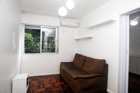 Sala de apartamento para alugar com 1 quarto, 32m² em Petrópolis, Porto Alegre