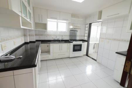 Apartamento à venda com 180m², 3 quartos e 2 vagasCozinha e Área de Serviço