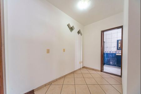 Casa à venda com 119m², 2 quartos e 2 vagas Casa à venda com 119m², 2 quartos e 2 vagasHall da Escada