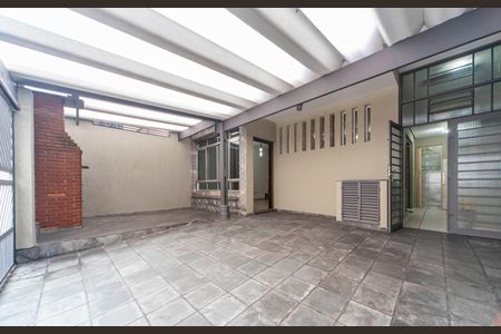 Casa à venda com 119m², 2 quartos e 2 vagas Casa à venda com 119m², 2 quartos e 2 vagasGaragem
