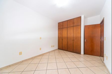 Casa à venda com 119m², 2 quartos e 2 vagas Casa à venda com 119m², 2 quartos e 2 vagasQuarto 2