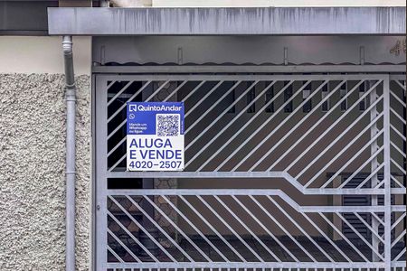 Casa à venda com 119m², 2 quartos e 2 vagas Casa à venda com 119m², 2 quartos e 2 vagasPlaca Instalada na Fachada