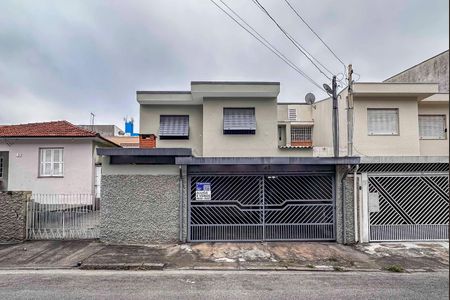 Casa à venda com 119m², 2 quartos e 2 vagas Casa à venda com 119m², 2 quartos e 2 vagasFachada