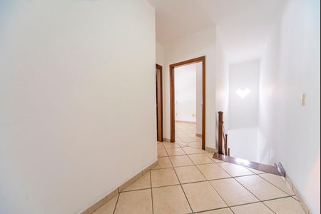 Casa à venda com 119m², 2 quartos e 2 vagas Casa à venda com 119m², 2 quartos e 2 vagasHall da Escada
