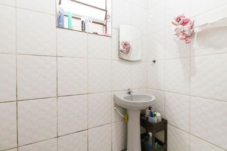 Casa à venda com 36m², 2 quartos e sem vaga Casa à venda com 36m², 2 quartos e sem vagaBanheiro