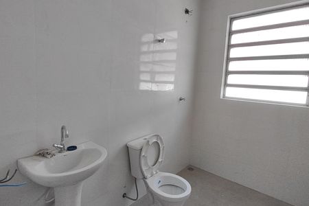 Casa para alugar com 100m², 2 quartos e 2 vagas Casa para alugar com 100m², 2 quartos e 2 vagasBanheiro