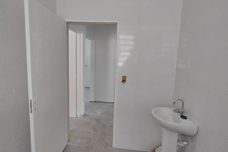 Casa para alugar com 100m², 2 quartos e 2 vagas Casa para alugar com 100m², 2 quartos e 2 vagasBanheiro