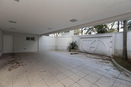 Casa à venda com 500m², 4 quartos e 6 vagas Casa à venda com 500m², 4 quartos e 6 vagasGaragem