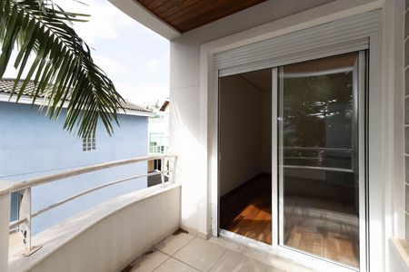 Casa à venda com 500m², 4 quartos e 6 vagas Casa à venda com 500m², 4 quartos e 6 vagasVaranda