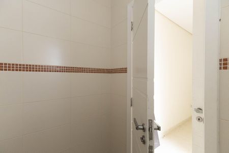Casa à venda com 500m², 4 quartos e 6 vagas Casa à venda com 500m², 4 quartos e 6 vagasBanheiro Área de serviço