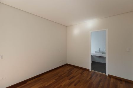 Casa à venda com 500m², 4 quartos e 6 vagas Casa à venda com 500m², 4 quartos e 6 vagasSuíte 1