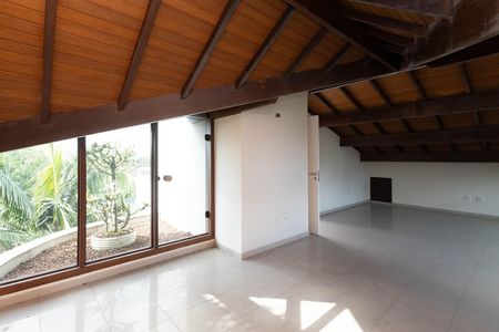 Casa à venda com 500m², 4 quartos e 6 vagas Casa à venda com 500m², 4 quartos e 6 vagasSótão