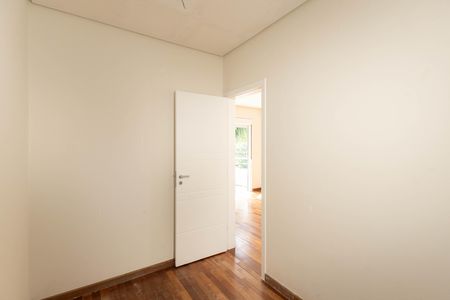 Casa à venda com 500m², 4 quartos e 6 vagas Casa à venda com 500m², 4 quartos e 6 vagasClosert