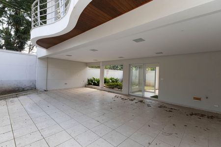 Garagem de casa à venda com 4 quartos, 500m² em Tremembé, São Paulo
