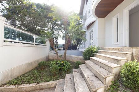 Casa à venda com 500m², 4 quartos e 6 vagas Casa à venda com 500m², 4 quartos e 6 vagasFachada