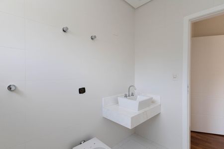 Casa à venda com 500m², 4 quartos e 6 vagas Casa à venda com 500m², 4 quartos e 6 vagasBanheiro da Suíte 2