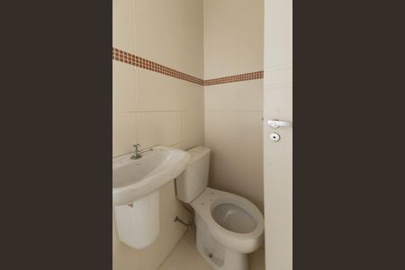 Casa à venda com 500m², 4 quartos e 6 vagas Casa à venda com 500m², 4 quartos e 6 vagasBanheiro Área de serviço
