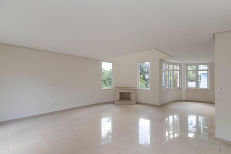 Casa à venda com 500m², 4 quartos e 6 vagas Casa à venda com 500m², 4 quartos e 6 vagasSala