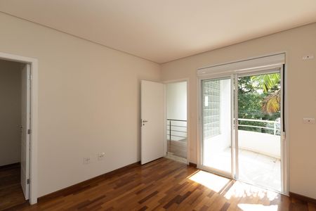 Casa à venda com 500m², 4 quartos e 6 vagas Casa à venda com 500m², 4 quartos e 6 vagasSuíte 1