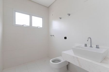 Casa à venda com 500m², 4 quartos e 6 vagas Casa à venda com 500m², 4 quartos e 6 vagasBanheiro da Suíte 2
