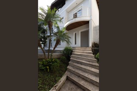 Casa à venda com 500m², 4 quartos e 6 vagas Casa à venda com 500m², 4 quartos e 6 vagasFachada