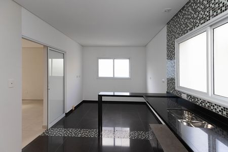 Casa à venda com 500m², 4 quartos e 6 vagas Casa à venda com 500m², 4 quartos e 6 vagasCozinha