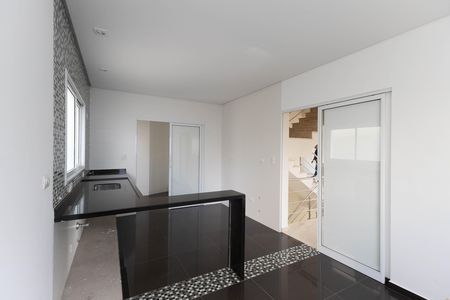 Casa à venda com 500m², 4 quartos e 6 vagas Casa à venda com 500m², 4 quartos e 6 vagasCozinha