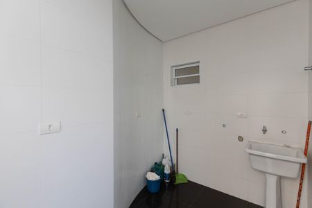Casa à venda com 500m², 4 quartos e 6 vagas Casa à venda com 500m², 4 quartos e 6 vagasÁrea de Serviço